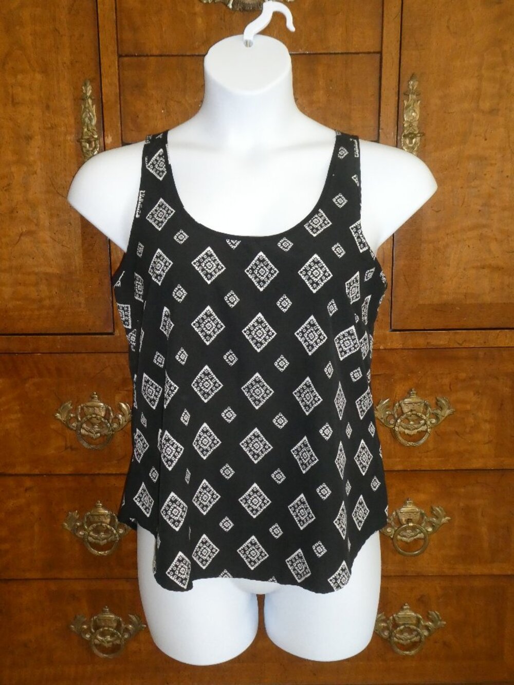 Time & Tru Black/White Blouse Tank Size Small (4-6)